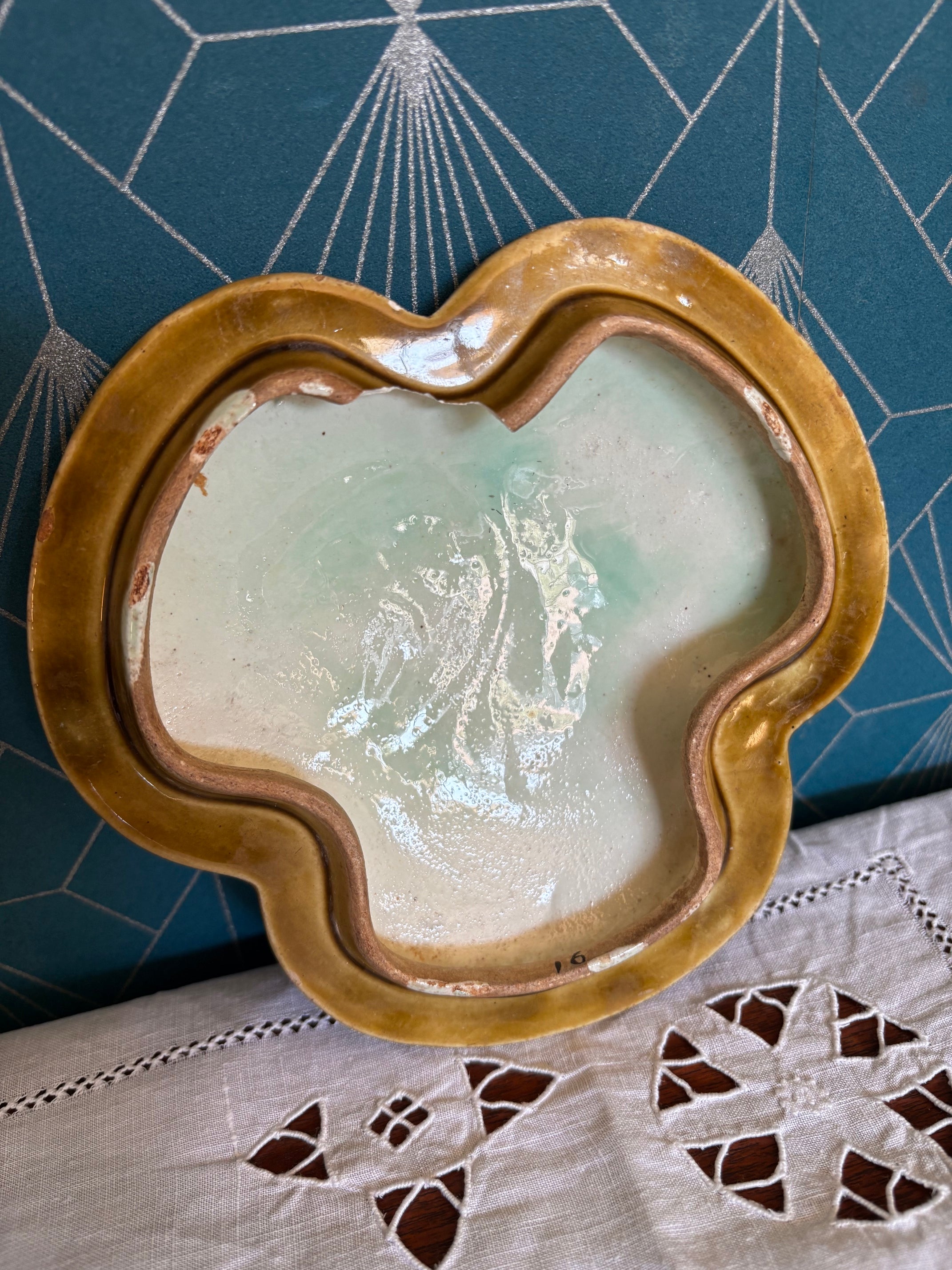 Majolique en Barbotine Olibet Boite A Biscuit Art Nouveau Céramique du XIXème.