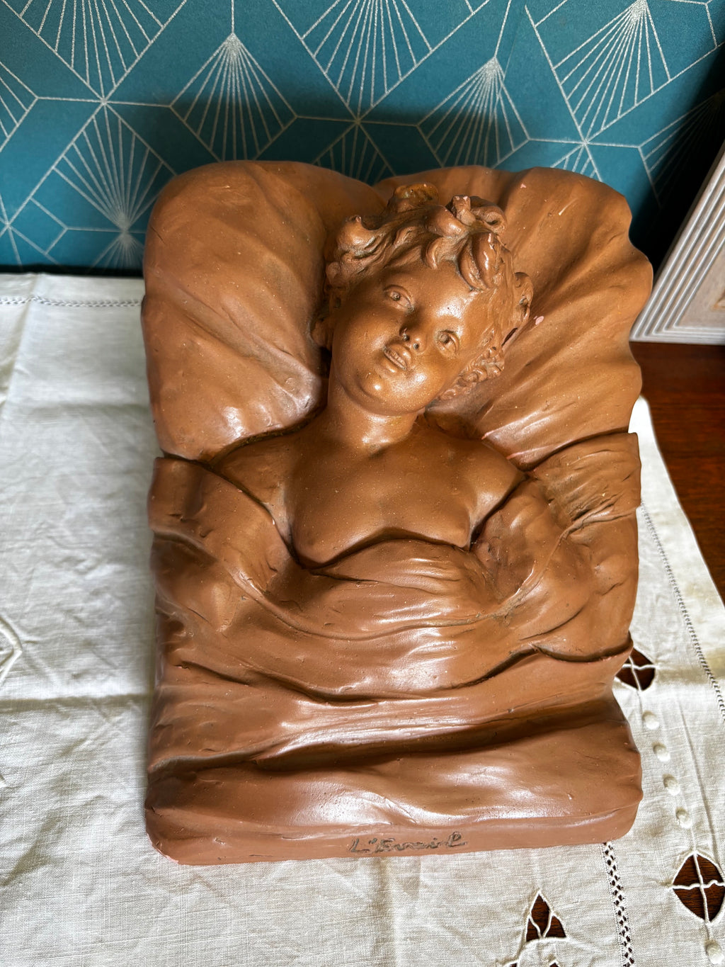 Terre Cuite signée Delicado L'Eveil. Sculpture Ancienne Statuette Enfant époque Art Nouveau