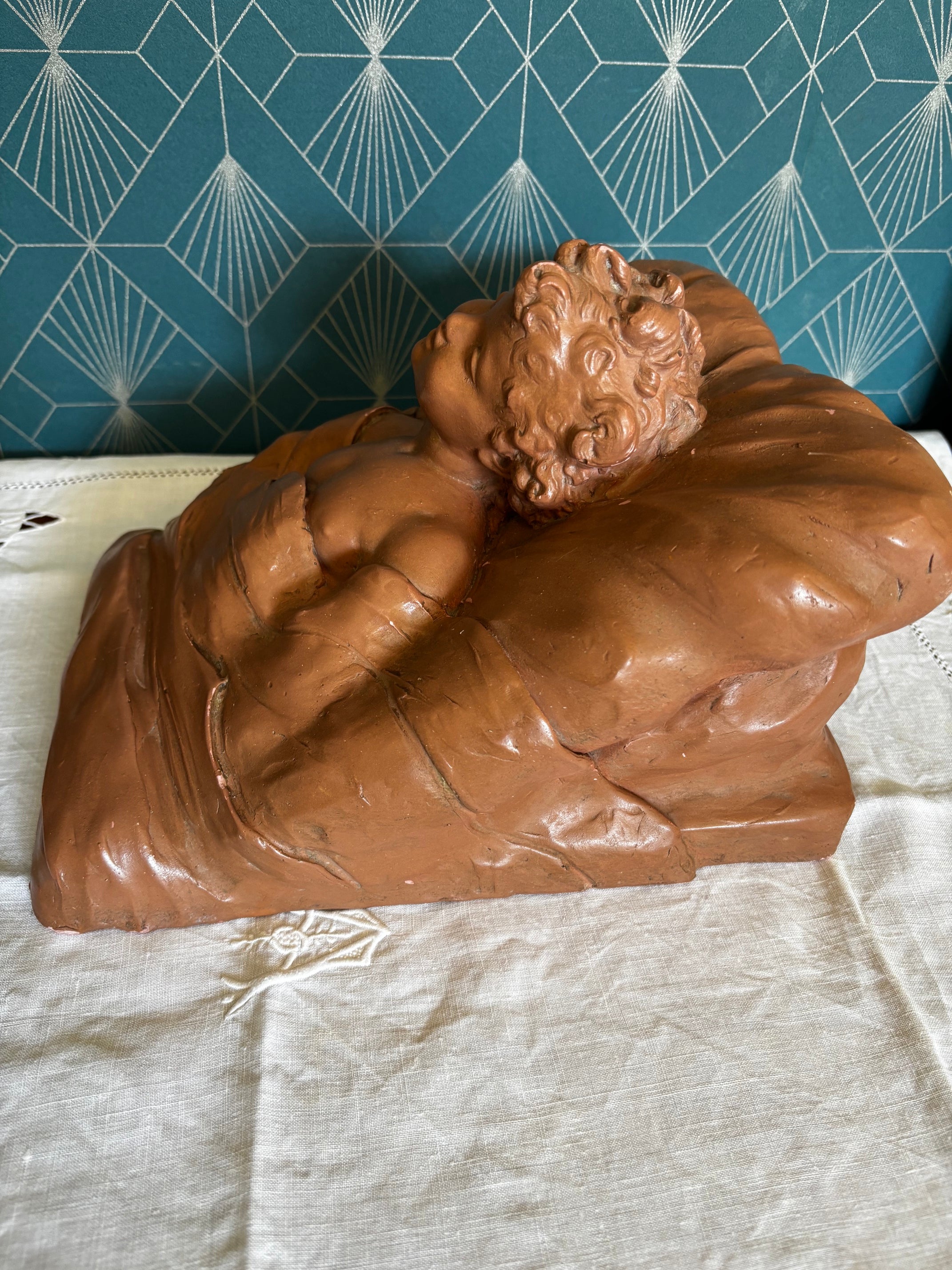 Terre Cuite signée Delicado L'Eveil. Sculpture Ancienne Statuette Enfant époque Art Nouveau