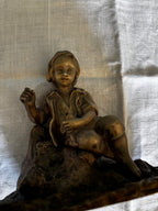 Statuette en Bronze. Jeune garçon Sur Un Rocher - Sculpture Art du XIXe Siècle Antique 12cm