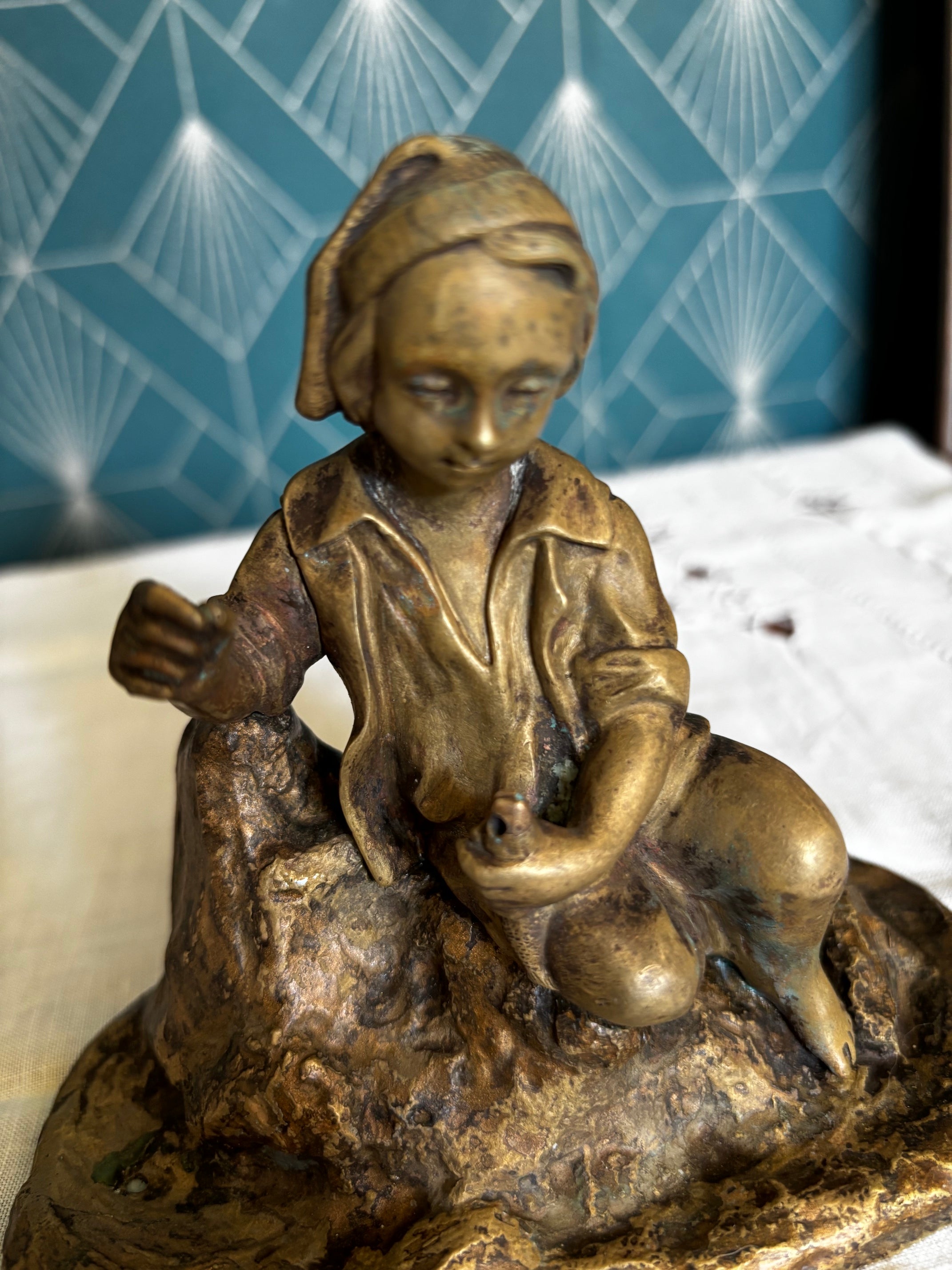 Statuette en Bronze. Jeune garçon Sur Un Rocher - Sculpture Art du XIXe Siècle Antique 12cm
