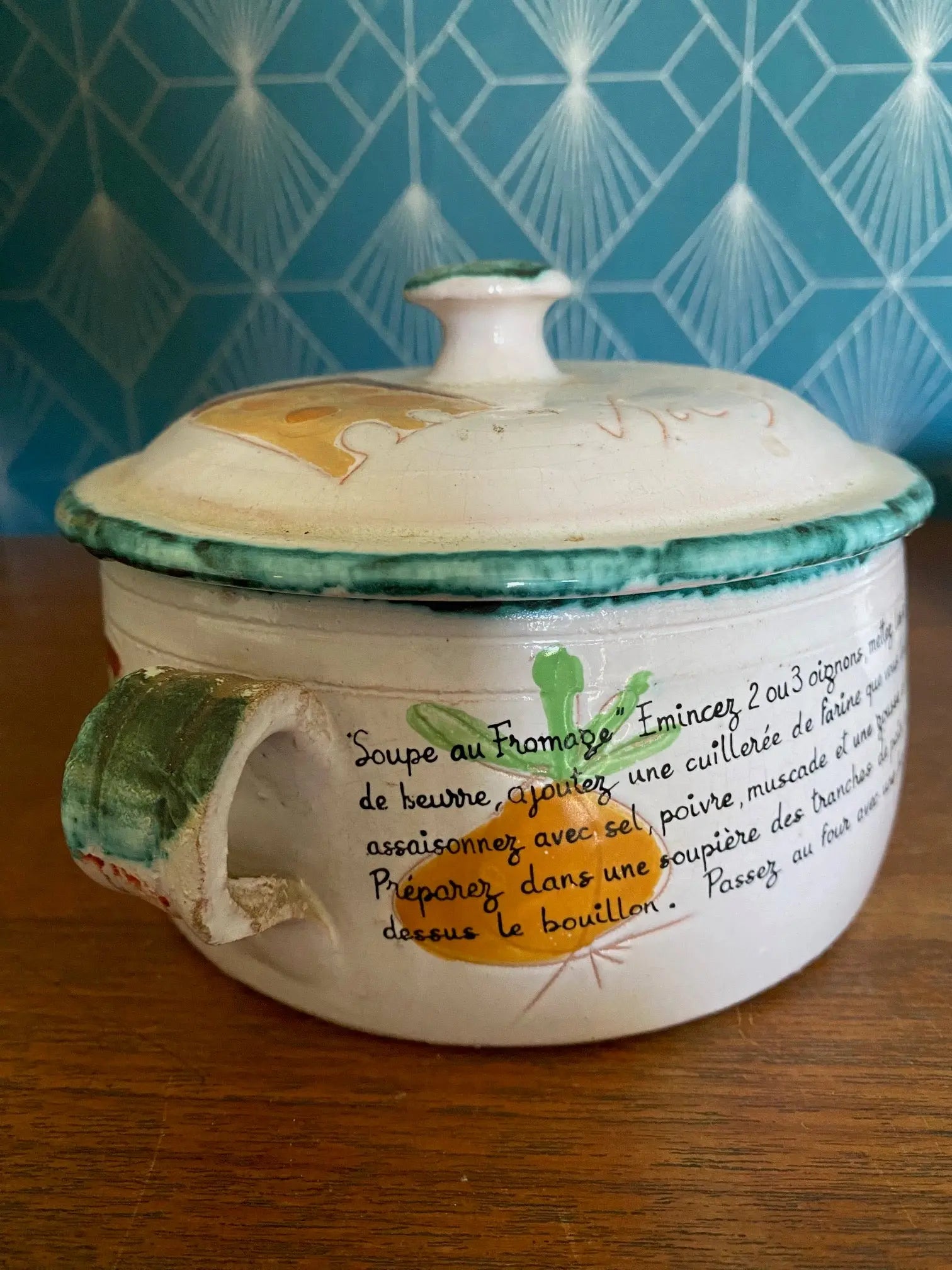 Céramique ancienne Émaillée, pot à couvert VALLAURIS, Décor de recettes. Jolie paire originale. Antiquités de France