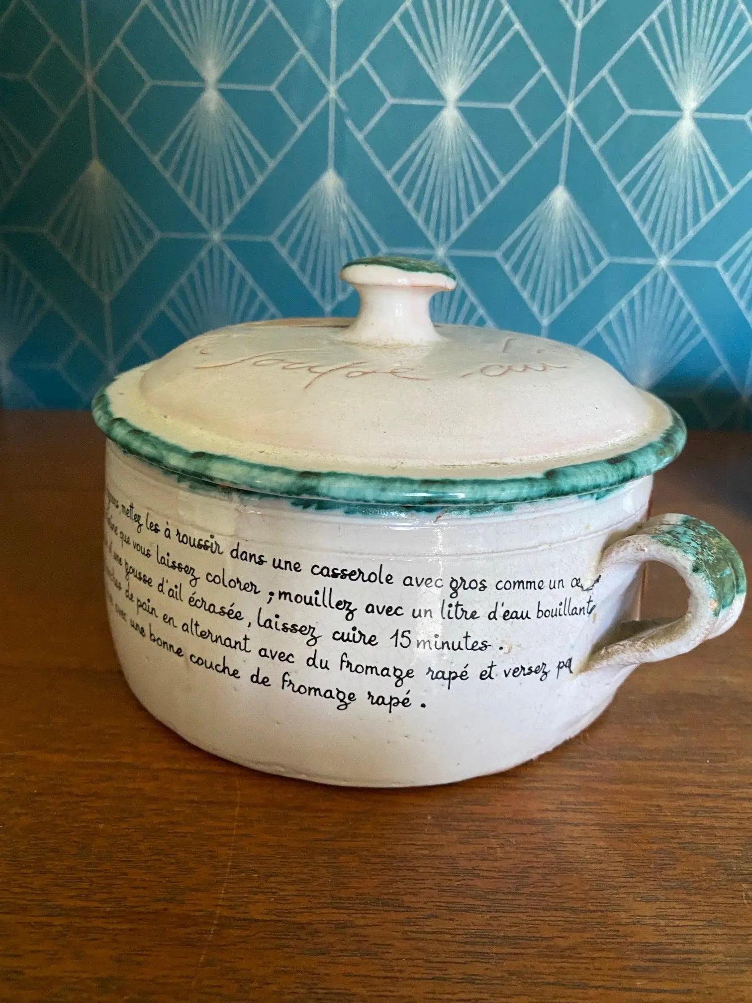 Céramique ancienne Émaillée, pot à couvert VALLAURIS, Décor de recettes. Jolie paire originale. Antiquités de France