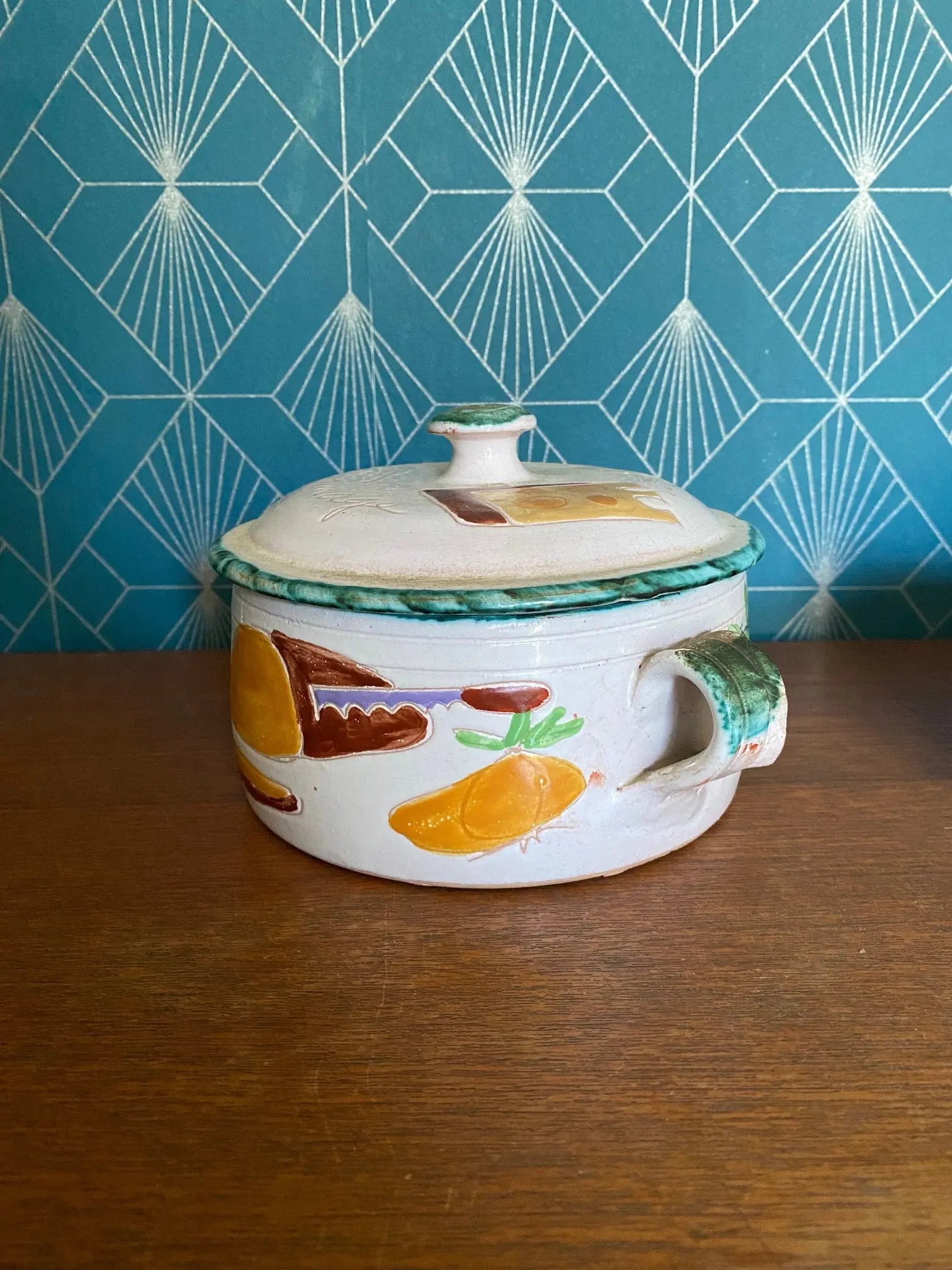 Céramique ancienne Émaillée, pot à couvert VALLAURIS, Décor de recettes. Jolie paire originale. Antiquités de France