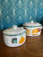 Céramique ancienne Émaillée, pot à couvert VALLAURIS, Décor de recettes. Jolie paire originale. Antiquités de France