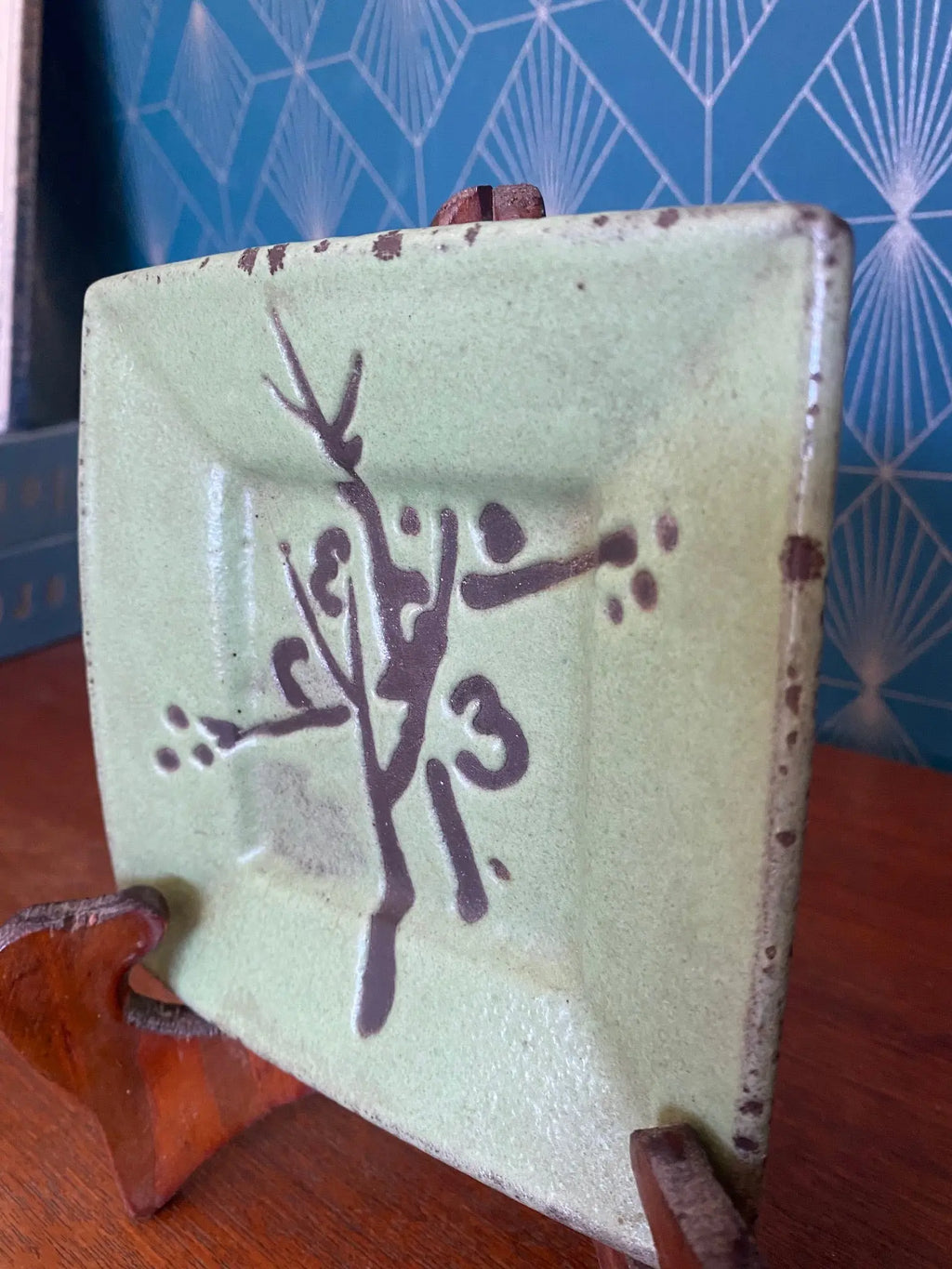 Vide poche ancien en céramique signé, décors Japonisant, estampillé, années 70. Antiquités de France