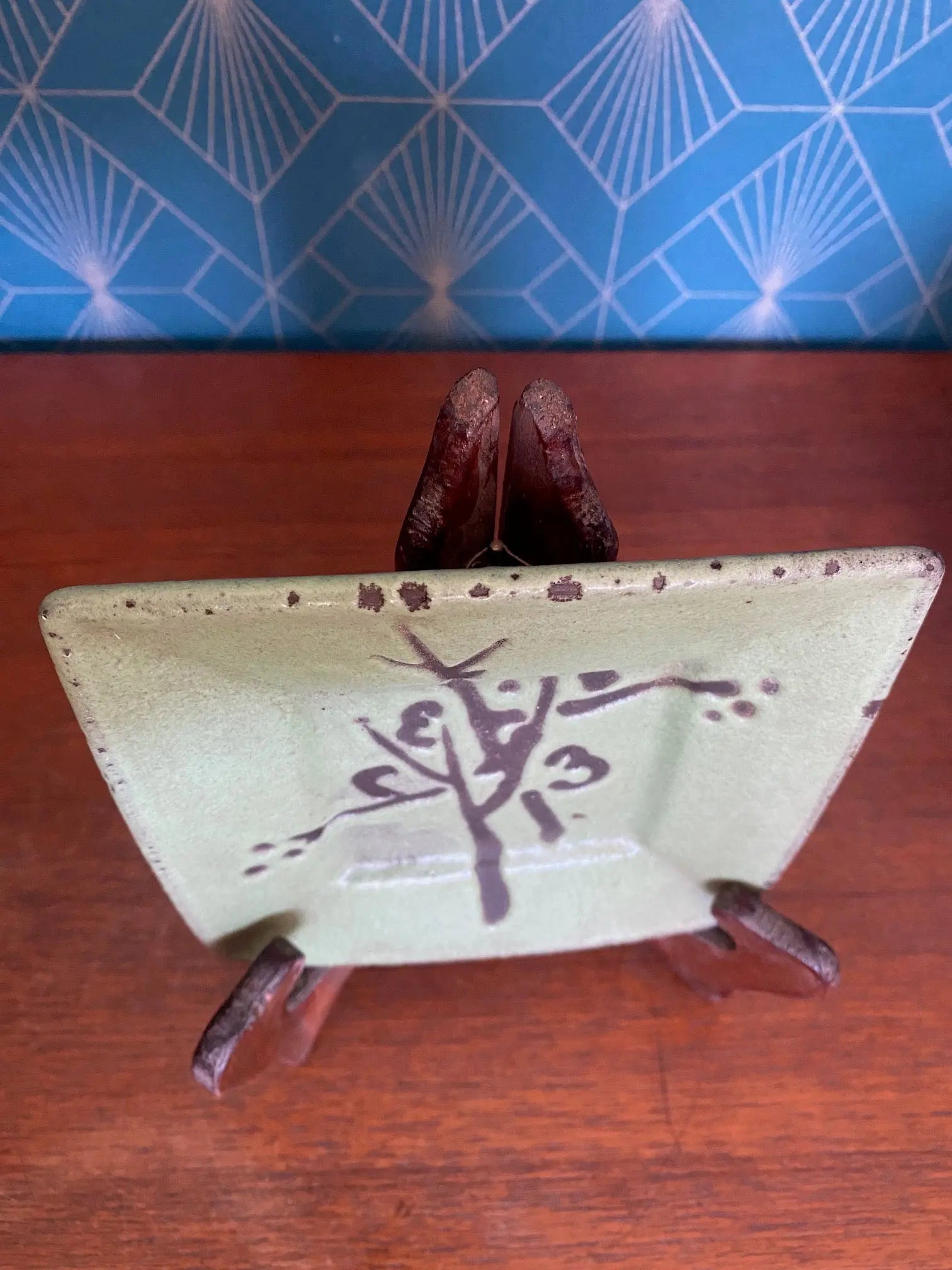 Vide poche ancien en céramique signé, décors Japonisant, estampillé, années 70. Antiquités de France