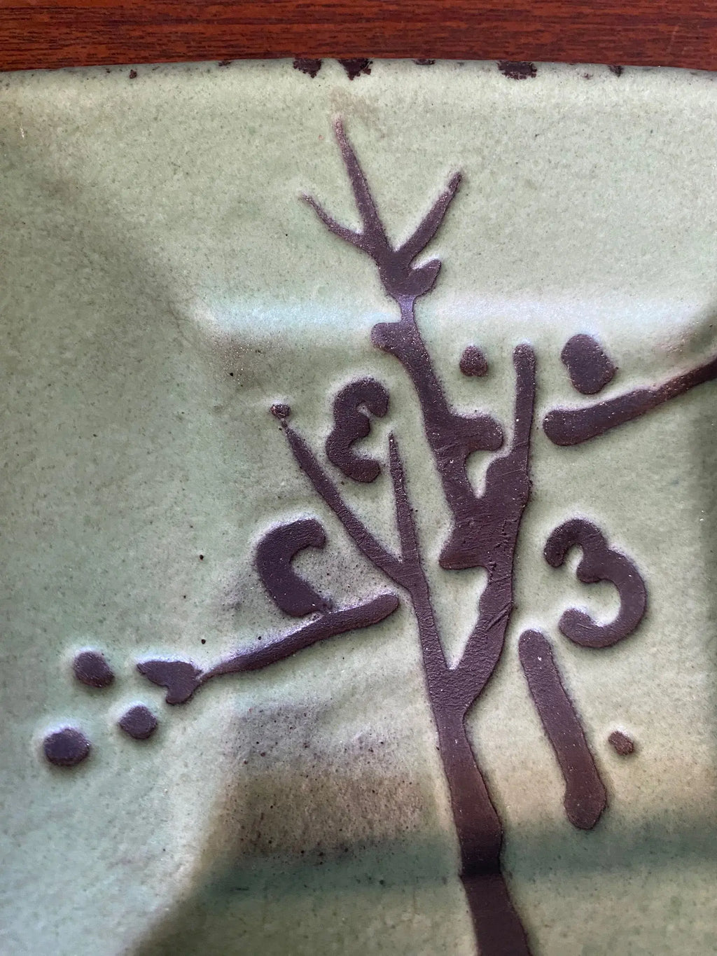 Vide poche ancien en céramique signé, décors Japonisant, estampillé, années 70. Antiquités de France