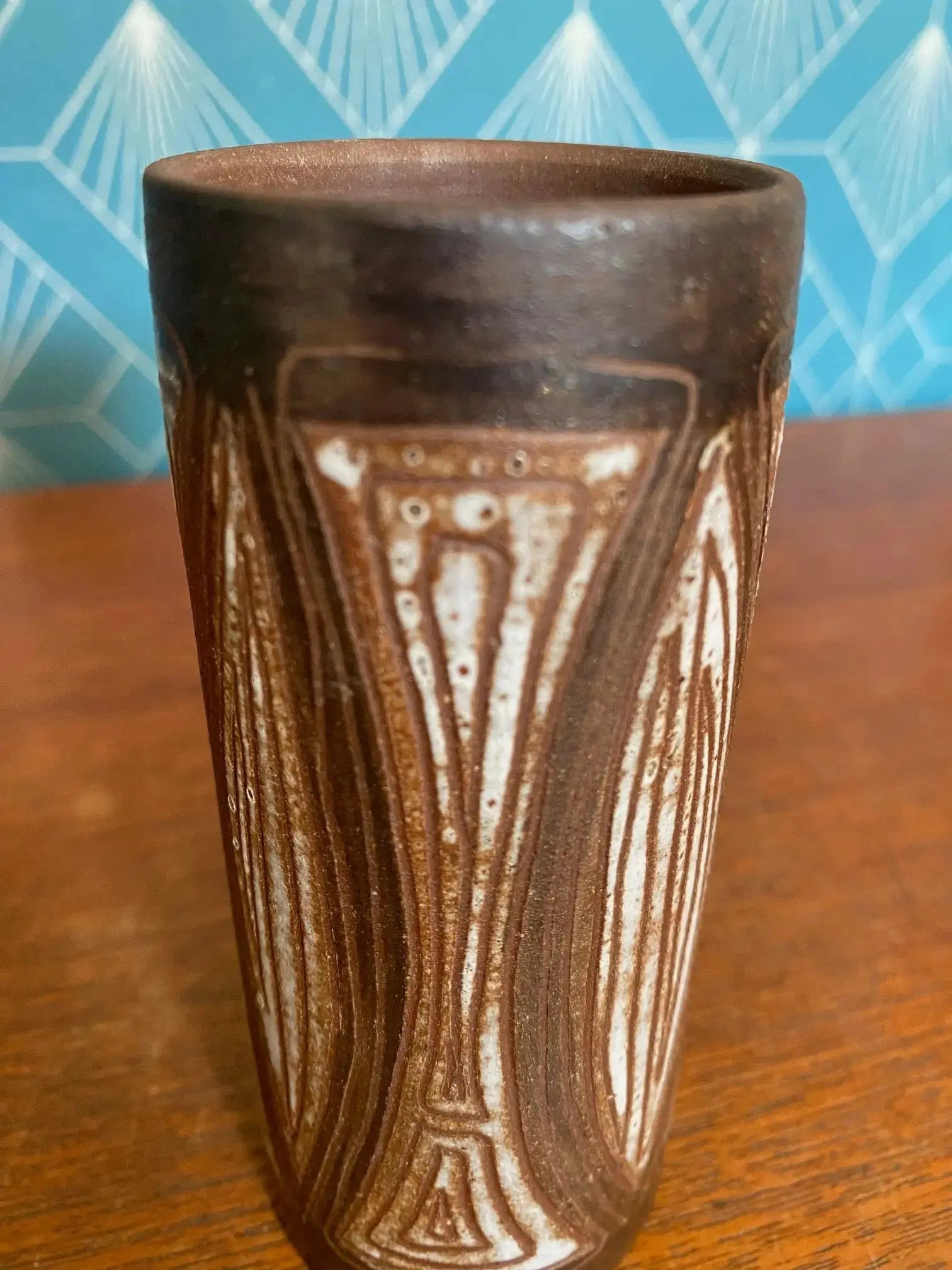 Vase signé Alexandre Kostanda, céramique de Vallauris, années 60, vase rouleau. Antiquités de France