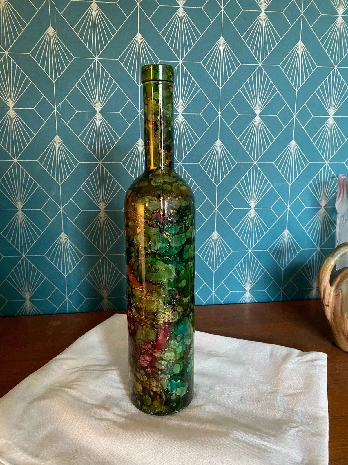 Ancienne bouteille, en verre laqué, multi couche, signé Chapoutier. 1960. Antiquités de France