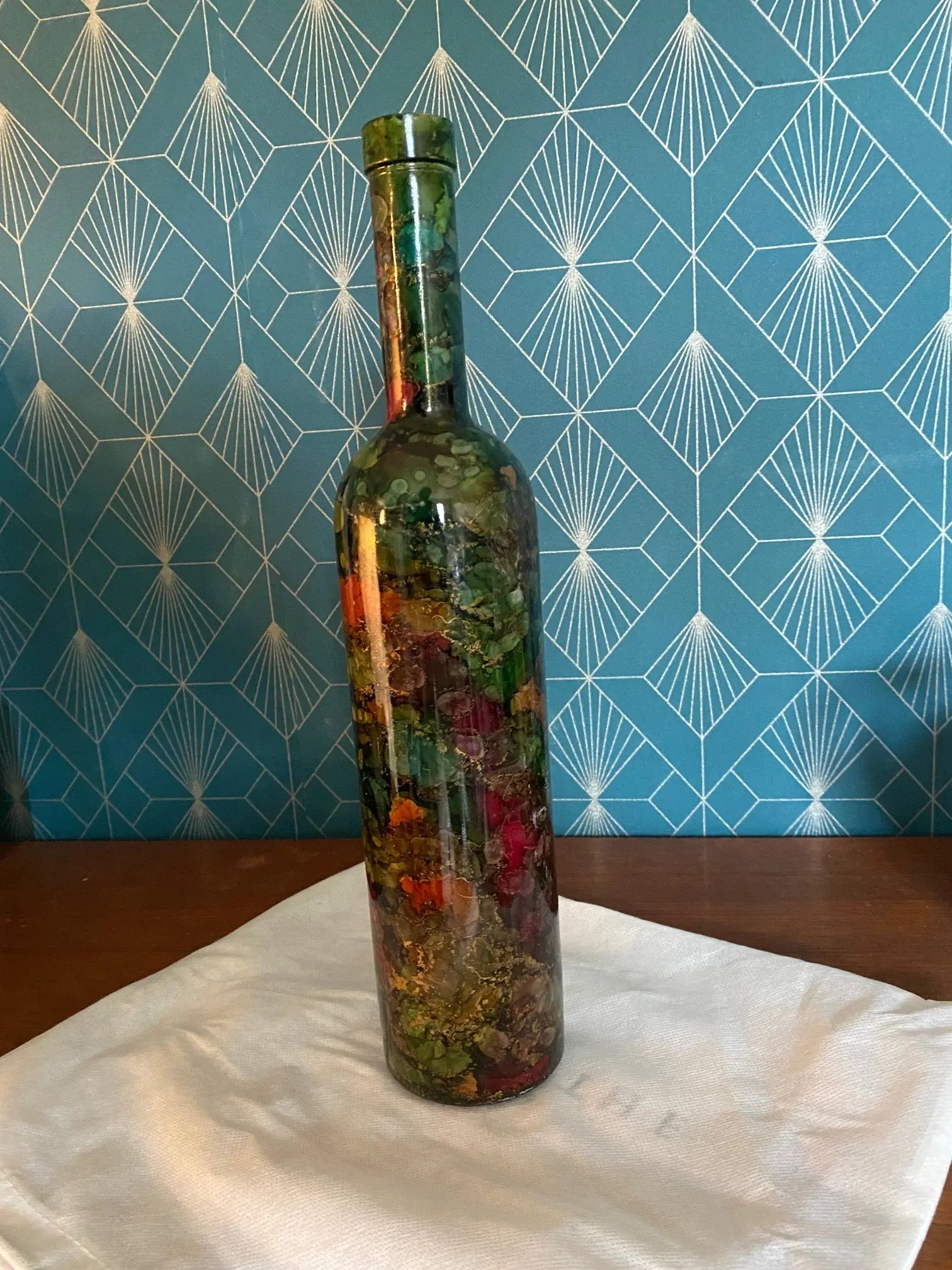 Ancienne bouteille, en verre laqué, multi couche, signé Chapoutier. 1960. Antiquités de France