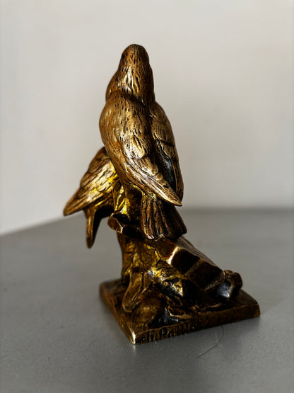 Bronze animalier doré signé Charles Paillet (1871-1937). Couple de Pigeons ou Tourterelles.