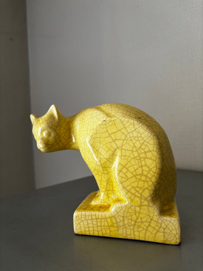 Chat en céramique Craquelée Jaune - Faïence Art Deco 1930 H15cm L20cm signé et numéroté.