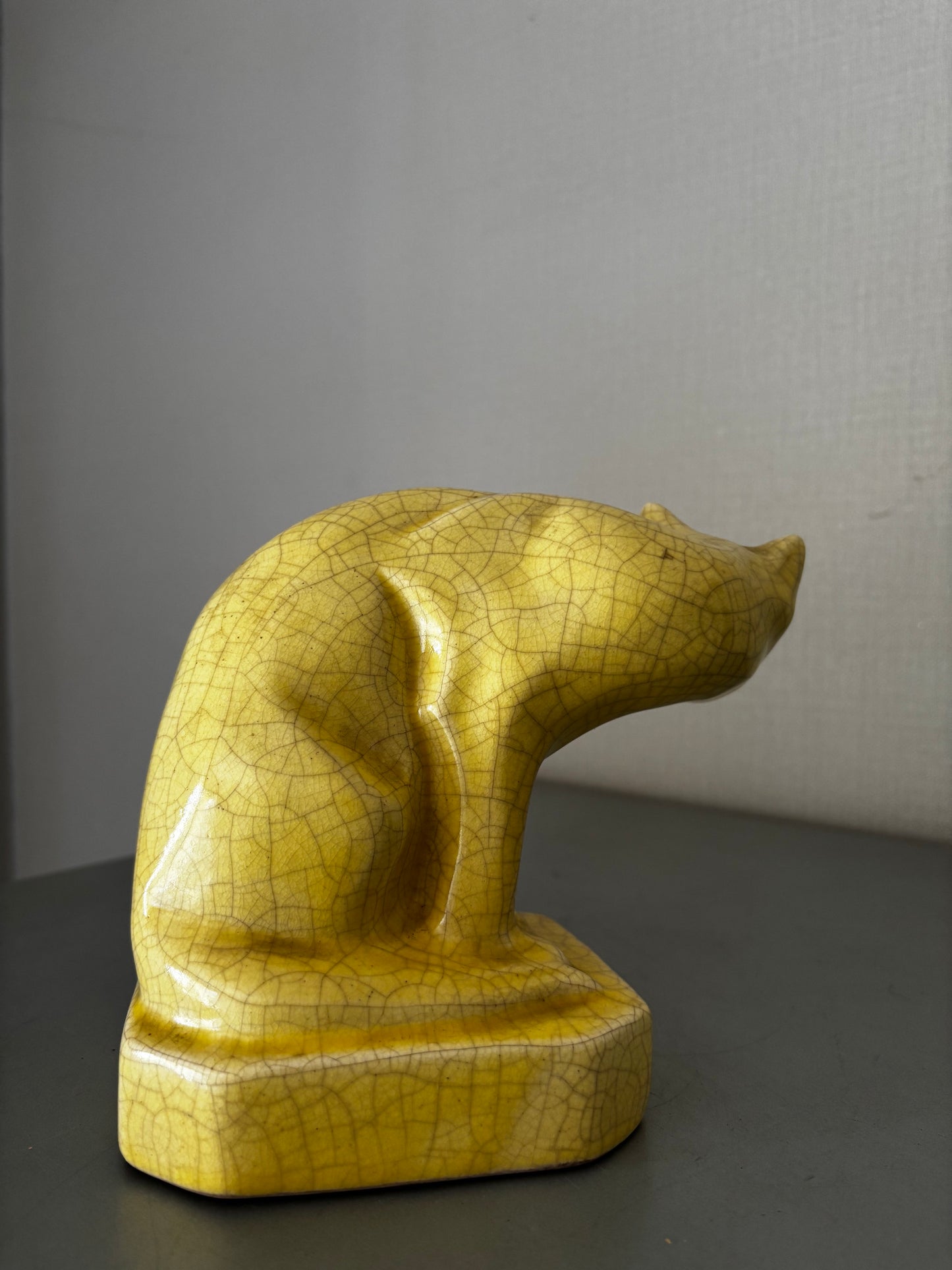 Chat en céramique Craquelée Jaune - Faïence Art Deco 1930 H15cm L20cm signé et numéroté.