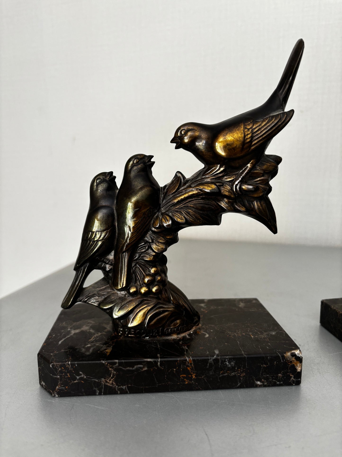 Serre-Livres art déco signé Maurice Frécourt - Éditeur Gallot , régule à patine bronze.