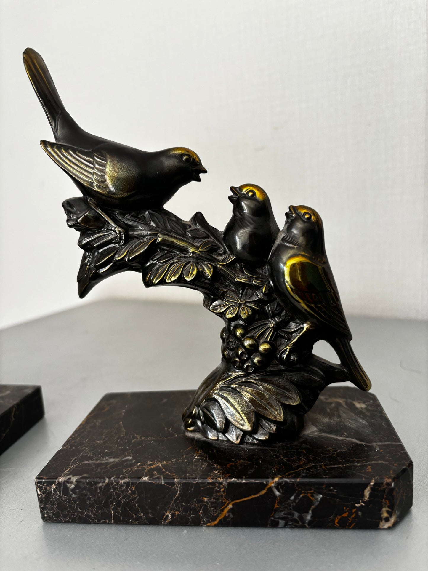 Serre-Livres art déco signé Maurice Frécourt - Éditeur Gallot , régule à patine bronze.