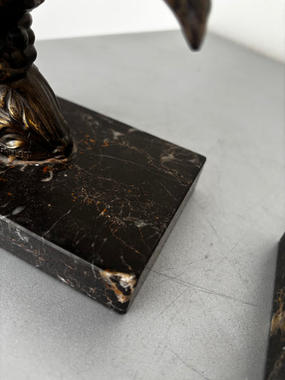 Serre-Livres art déco signé Maurice Frécourt - Éditeur Gallot , régule à patine bronze.