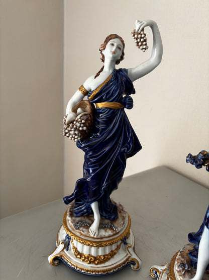 Statuettes allégorique en Porcelaine Capodimonte de Tiche, signées Gallotti Bleu Cobalt et or 33cm