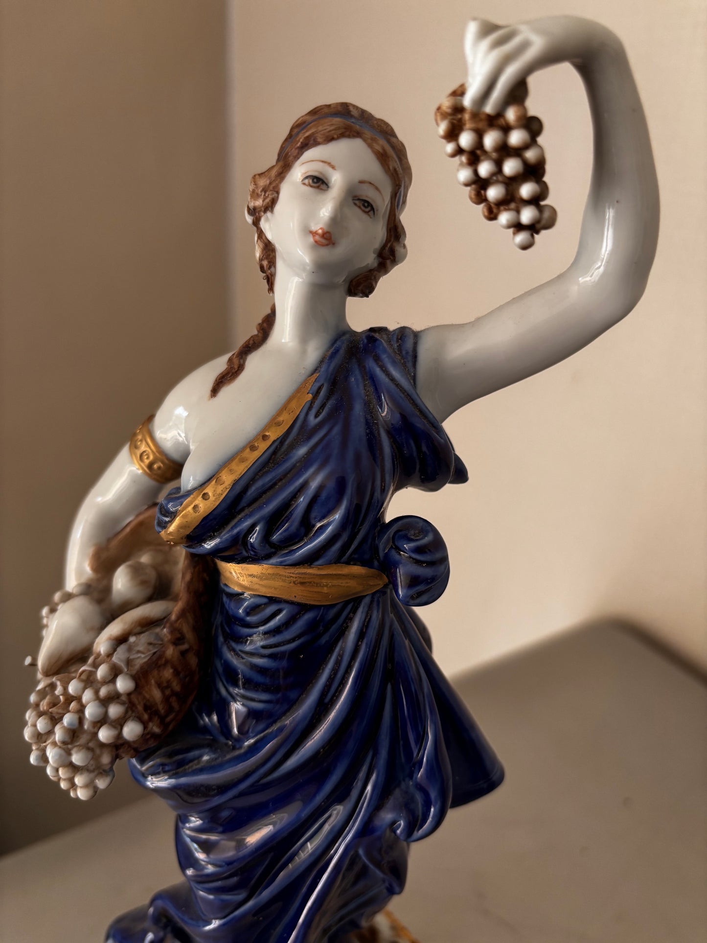Statuettes allégorique en Porcelaine Capodimonte de Tiche, signées Gallotti Bleu Cobalt et or 33cm