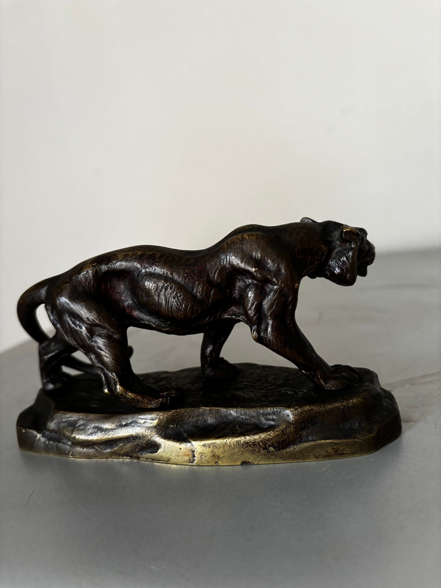 Bronze animalier Art Déco Panthère signée Louis Albert Carvin 1920. Superbe patine brun