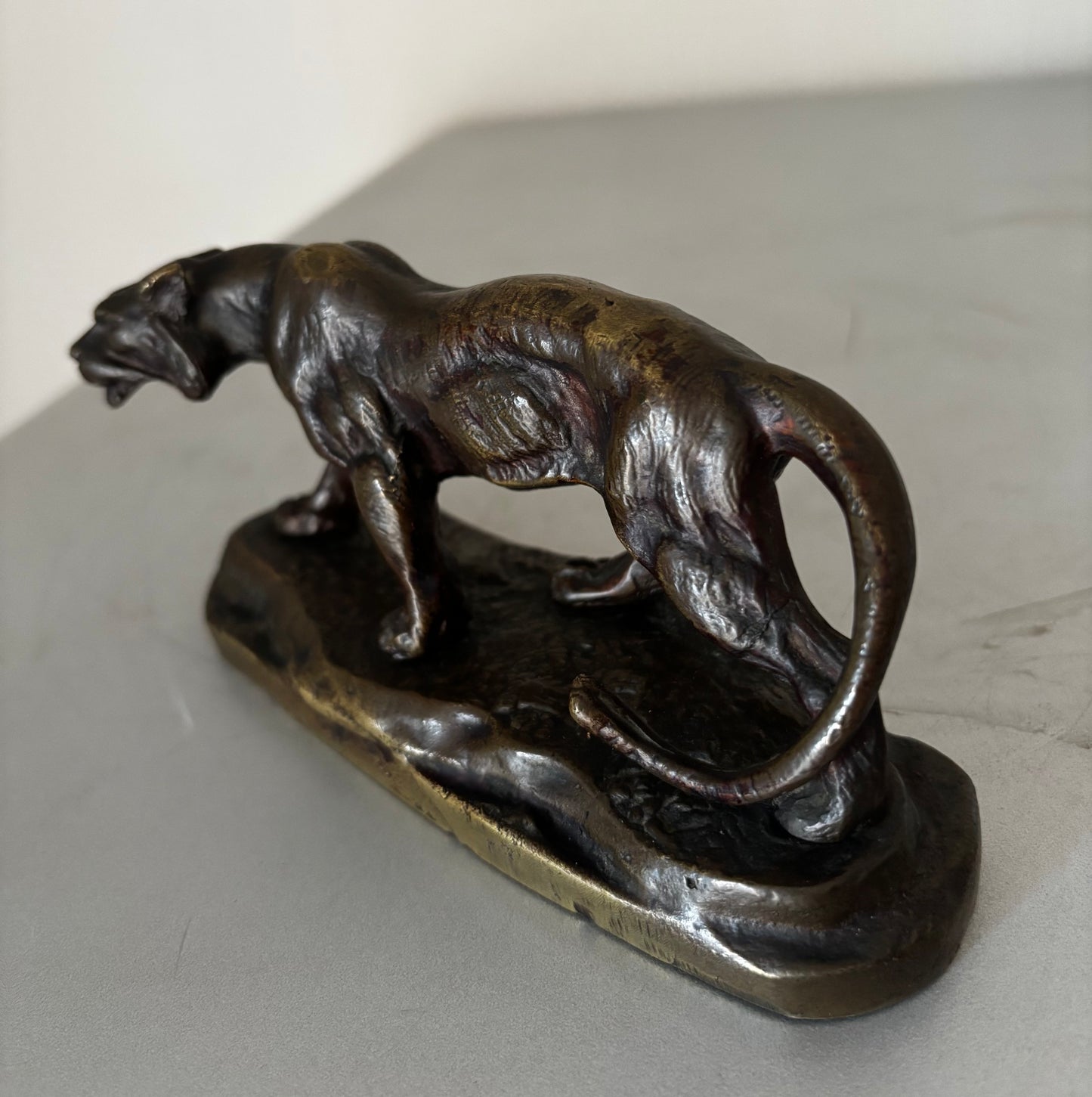 Bronze animalier Art Déco Panthère signée Louis Albert Carvin 1920. Superbe patine brun