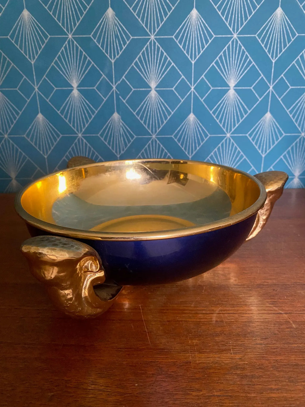 Centre de table art déco, à décors de trompes, dorée à l'or fin, et bleue, 1920 Antiquités de France