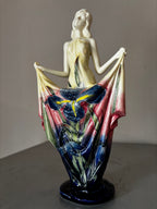 Statuette art nouveau en Porcelaine. Décors Du Galion. Femme Iris Peinte à la Main 30cm