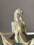 Statuette art nouveau en Porcelaine. Décors Du Galion. Femme Iris Peinte à la Main 30cm