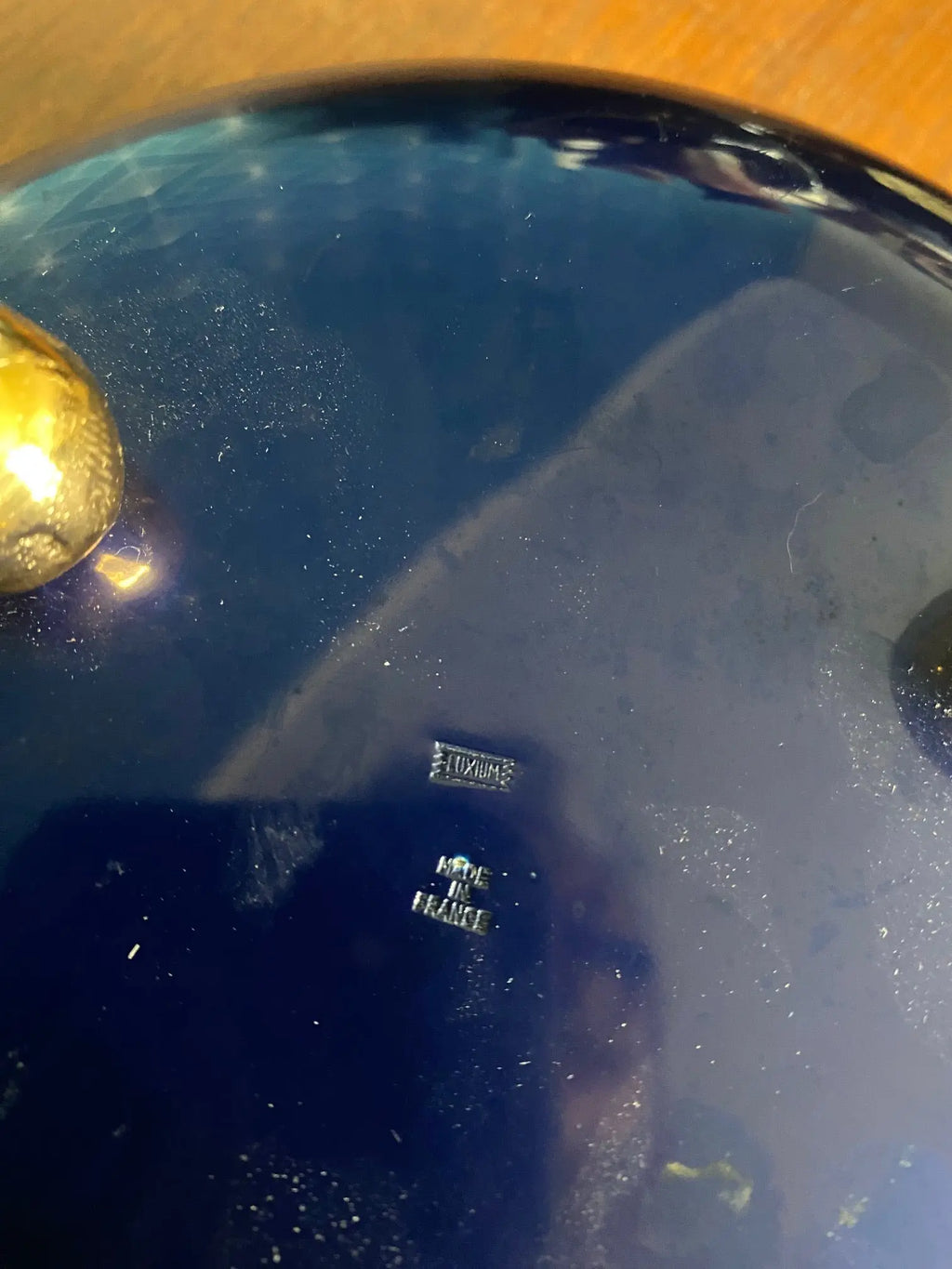 Centre de table art déco, à décors de trompes, dorée à l'or fin, et bleue, 1920 Antiquités de France