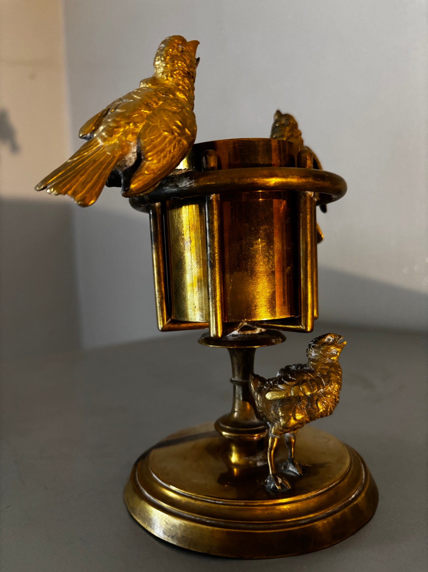 Pyrogène ancien XIXème - Porte Allumettes Laiton et Bronze Ciselé Oiseaux Chanteurs.