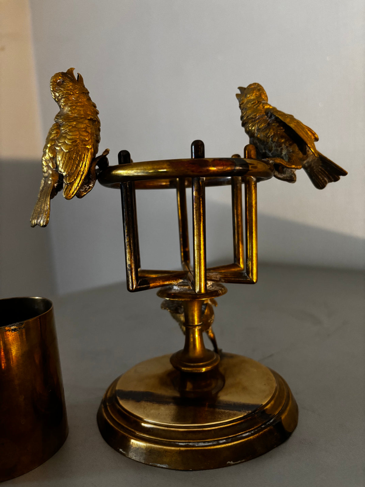 Pyrogène ancien XIXème - Porte Allumettes Laiton et Bronze Ciselé Oiseaux Chanteurs.