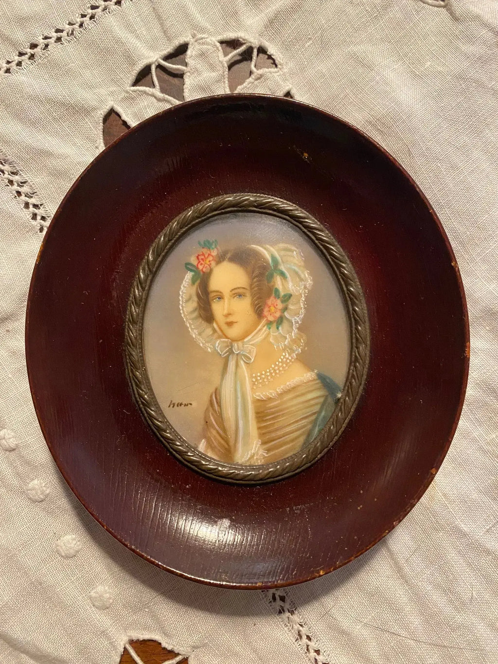 Portrait miniature XIXème – élégante, huile, école française, signé, 6 cm, cadre-{{shop name}}