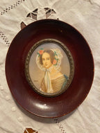 Portrait miniature XIXème – élégante, huile, école française, signé, 6 cm, cadre-{{shop name}}