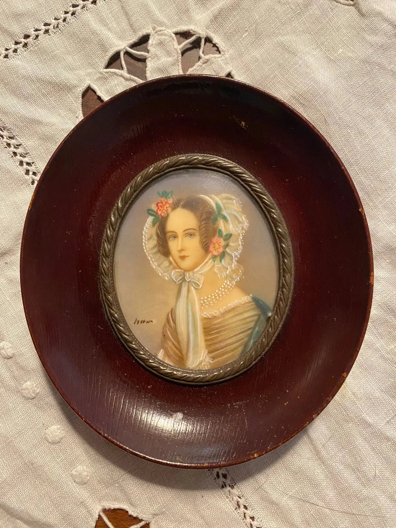 Portrait miniature XIXème – élégante, huile, école française, signé, 6 cm, cadre-{{shop name}}