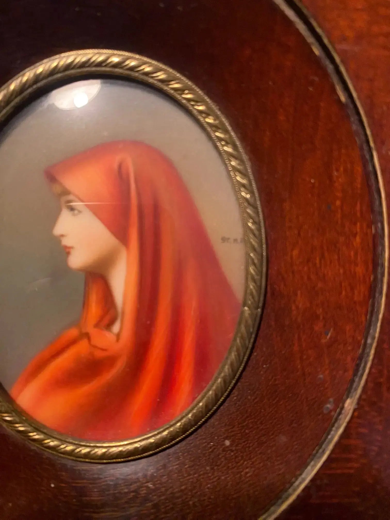 Portrait miniature XIXème – femme au voile rouge, huile, école française, signé-{{shop name}}
