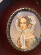 Portrait miniature XIXème – élégante, huile, école française, signé, 6 cm, cadre-{{shop name}}