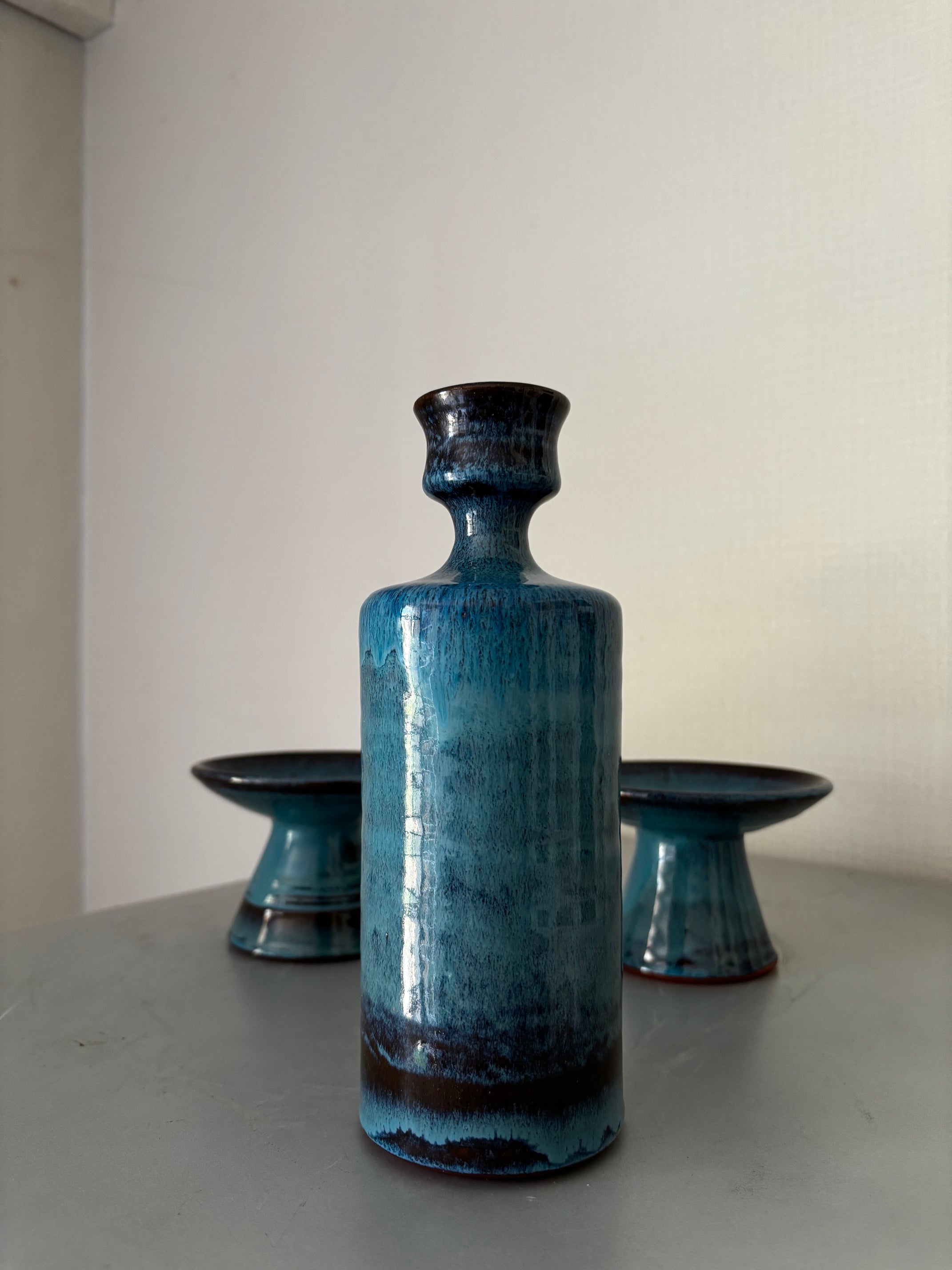 Soliflore et ses 2 Bougeoirs Céramique Scandinave Vintage Émail Turquoise Signé 1960