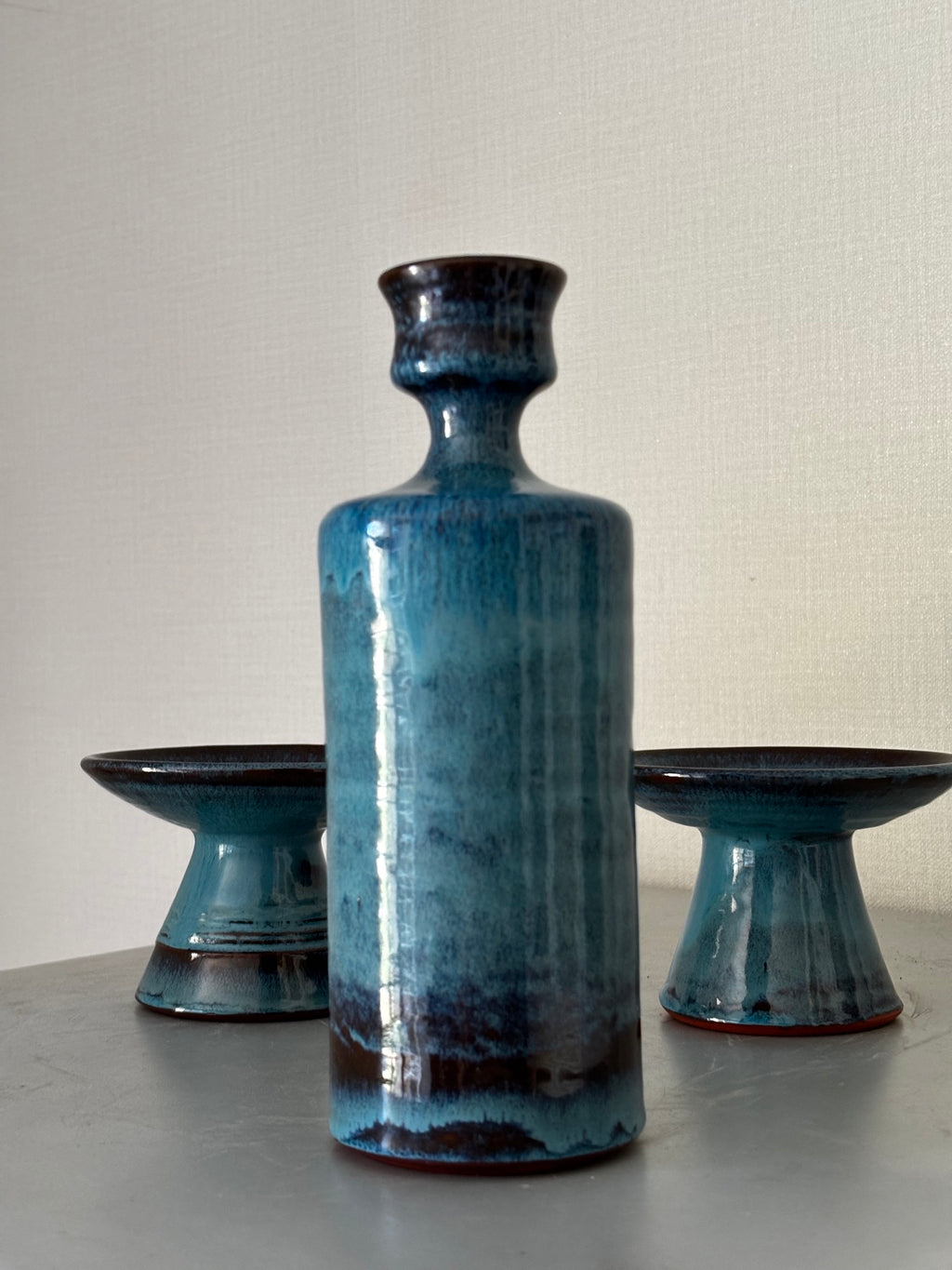 Soliflore et ses 2 Bougeoirs Céramique Scandinave Vintage Émail Turquoise Signé 1960
