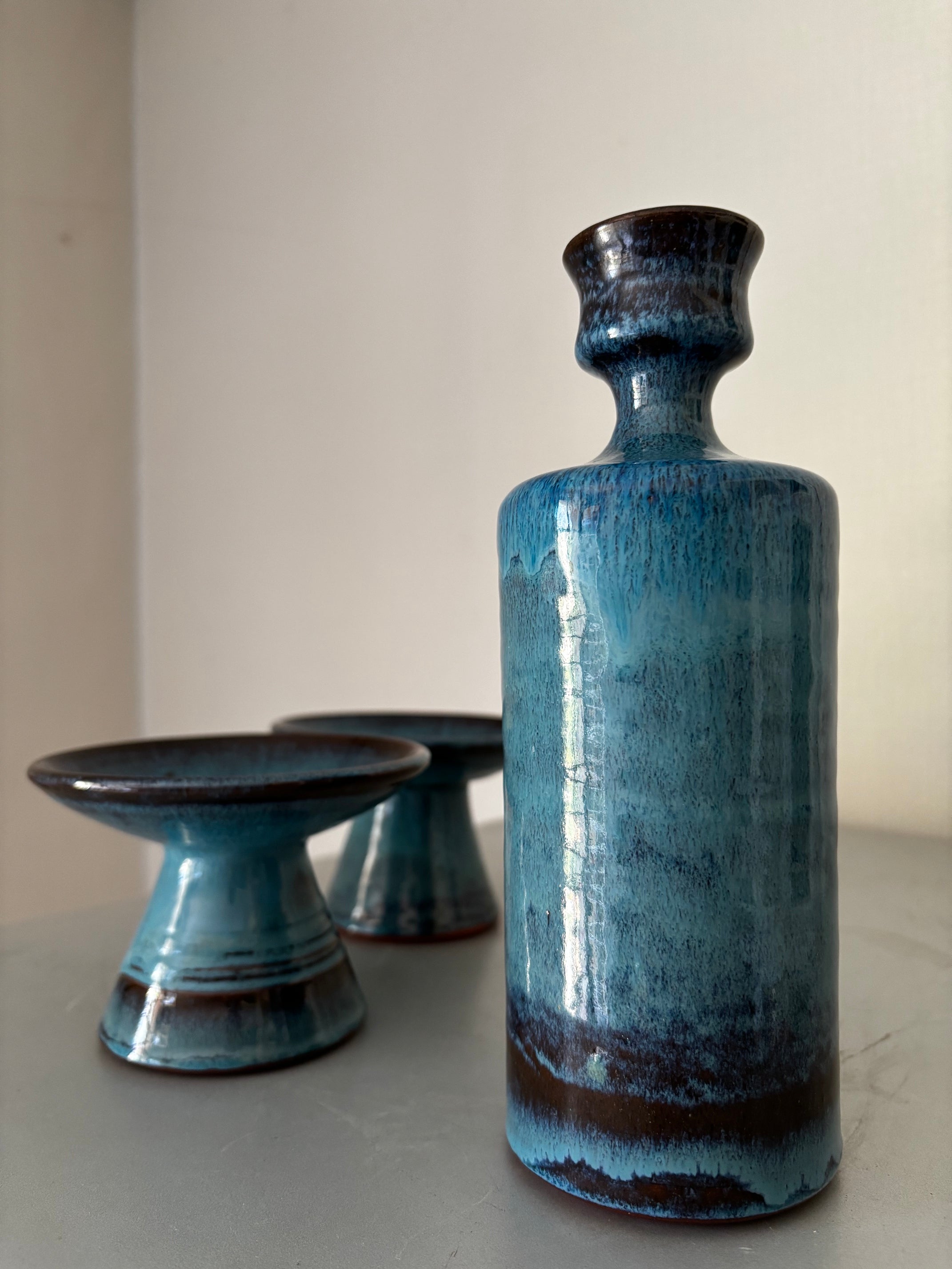 Soliflore et ses 2 Bougeoirs Céramique Scandinave Vintage Émail Turquoise Signé 1960