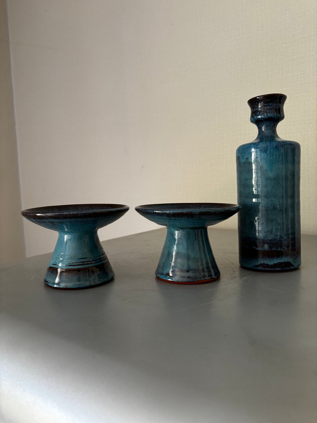 Soliflore et ses 2 Bougeoirs Céramique Scandinave Vintage Émail Turquoise Signé 1960