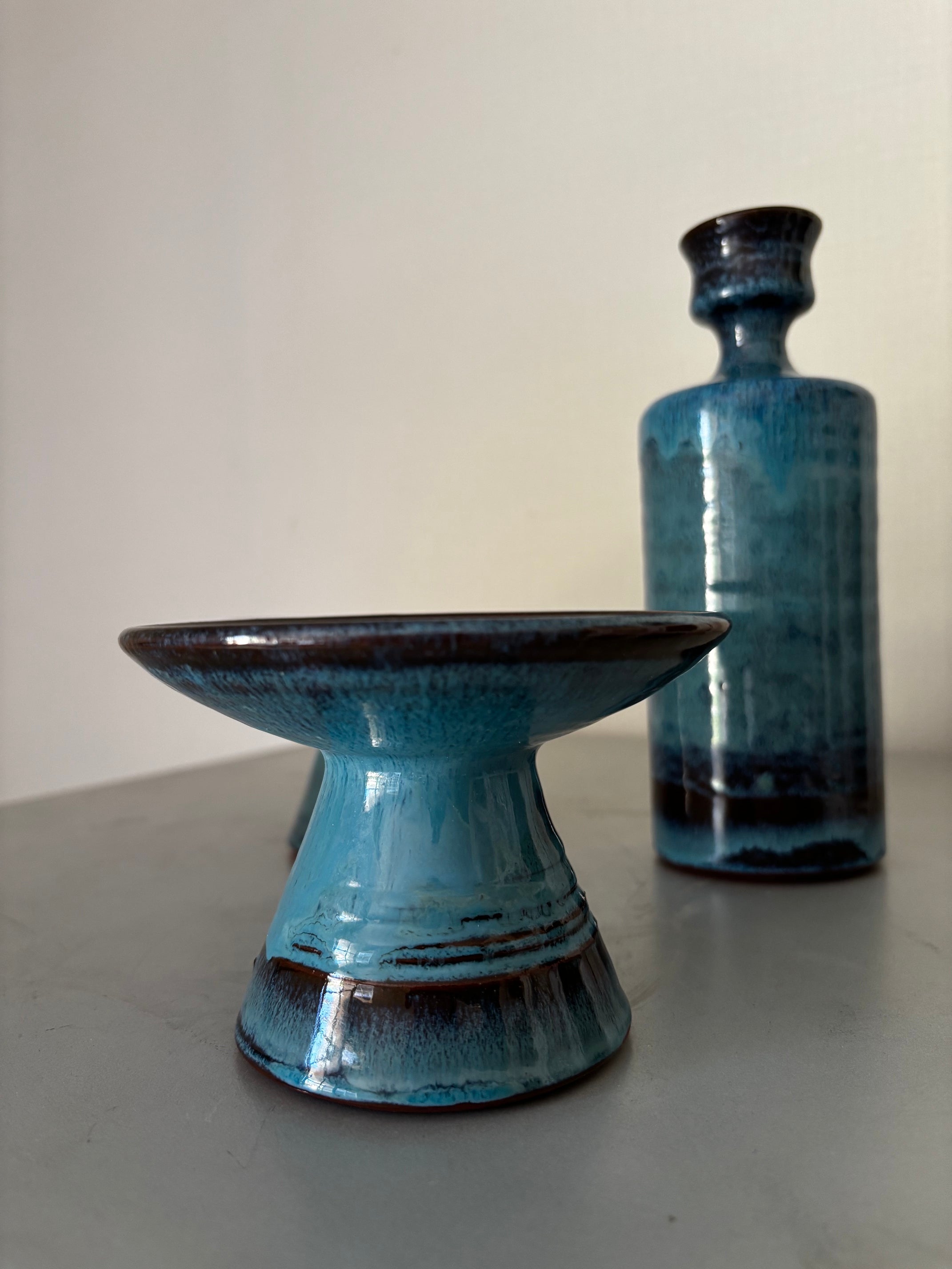 Soliflore et ses 2 Bougeoirs Céramique Scandinave Vintage Émail Turquoise Signé 1960