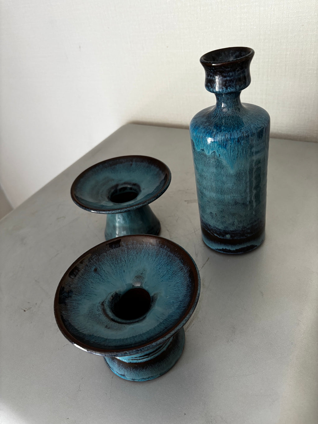 Soliflore et ses 2 Bougeoirs Céramique Scandinave Vintage Émail Turquoise Signé 1960