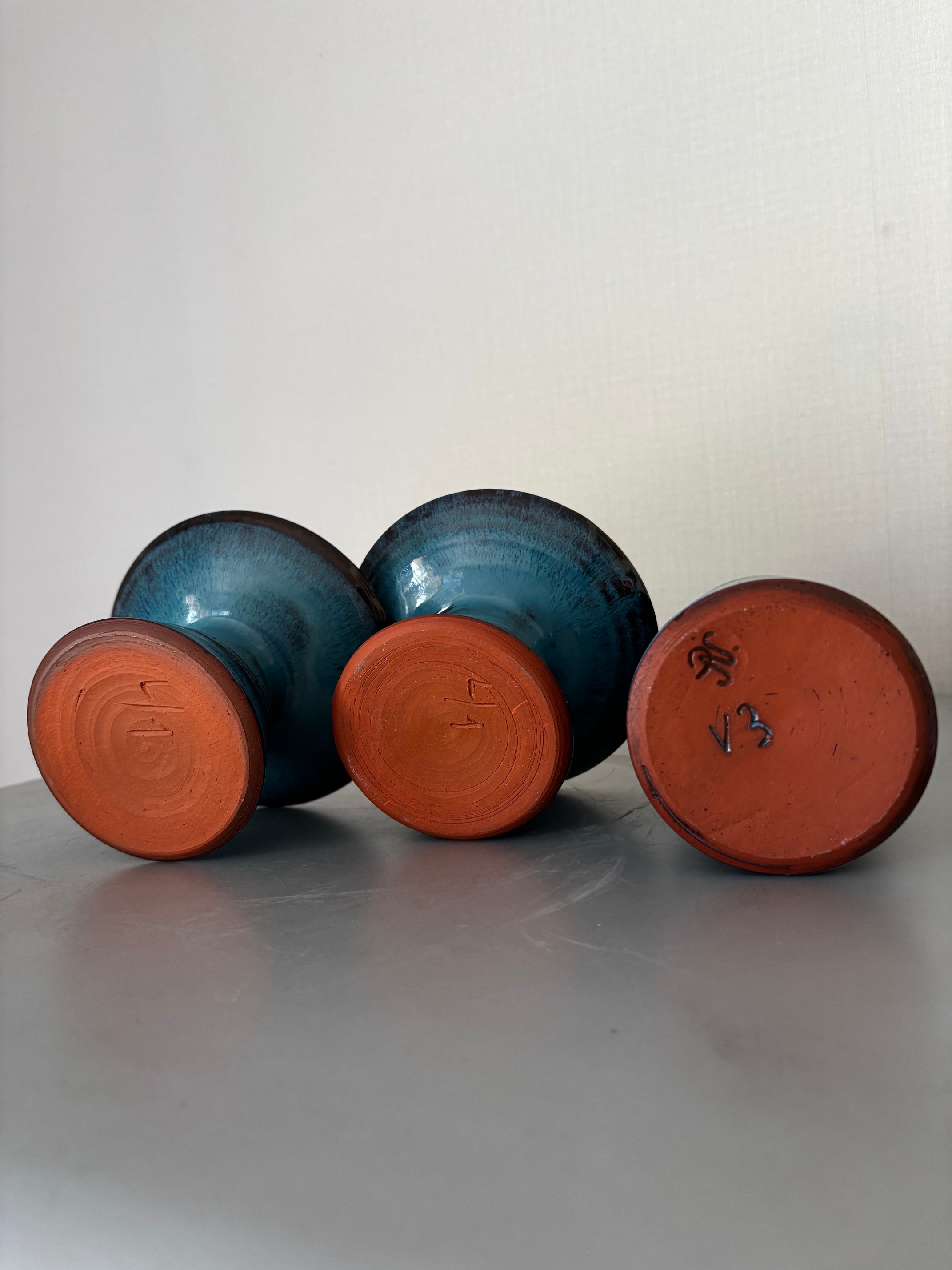 Soliflore et ses 2 Bougeoirs Céramique Scandinave Vintage Émail Turquoise Signé 1960