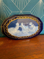 Bonbonnière Camille Tharaud Limoges – porcelaine bleue, camée chérubins, rare 17-{{shop name}}