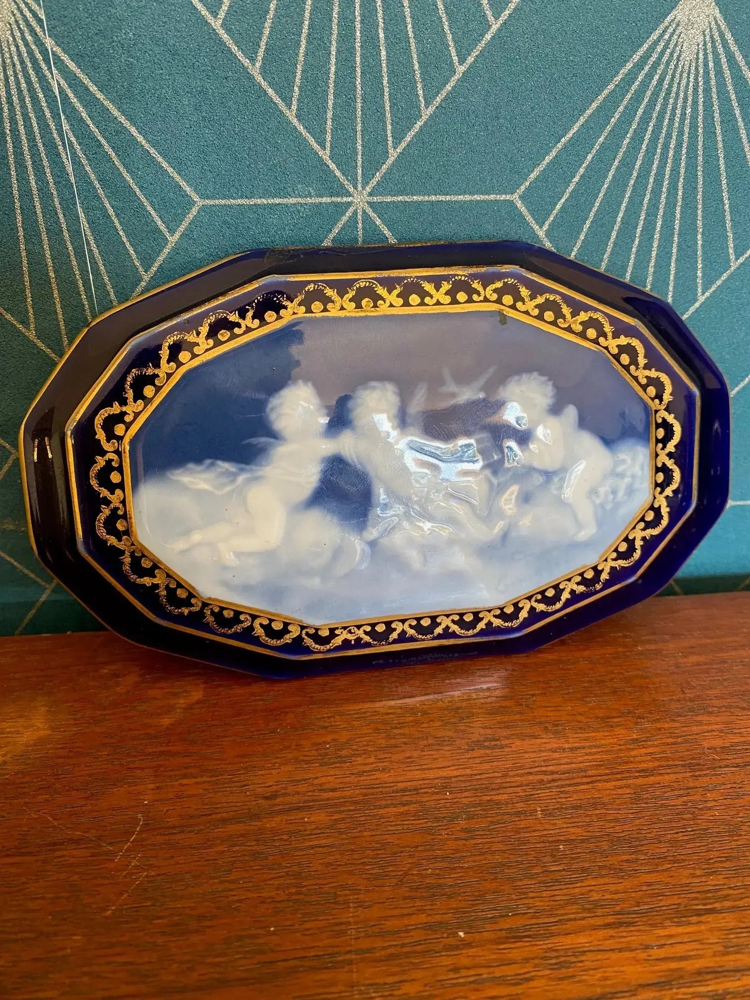 Bonbonnière Camille Tharaud Limoges – porcelaine bleue, camée chérubins, rare 17-{{shop name}}