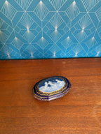 Bonbonnière Camille Tharaud Limoges – porcelaine bleue, camée chérubins, rare 17-{{shop name}}