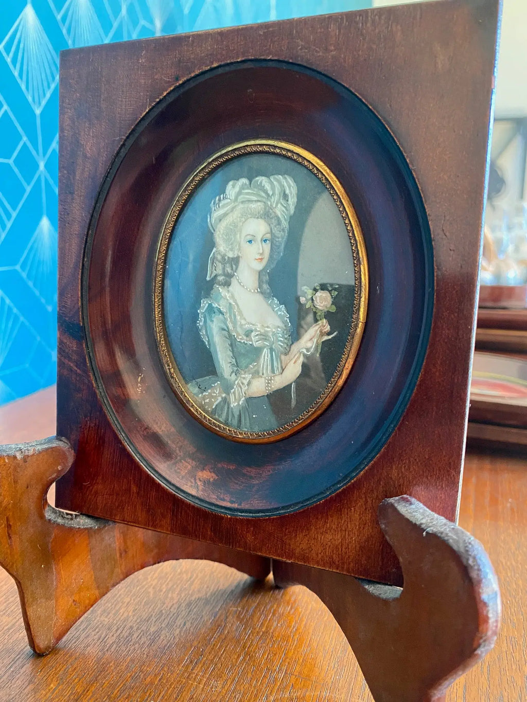 Portrait miniature ancien XIXe, Portrait Marie Antoinette à la gouache sur os, école Française XIXe. Antiquités de France