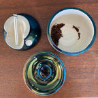 Céramique Française vintage, reflets métalliques irisés. 2 nécessaires de fumeurs, numérotées. Antiquités de France