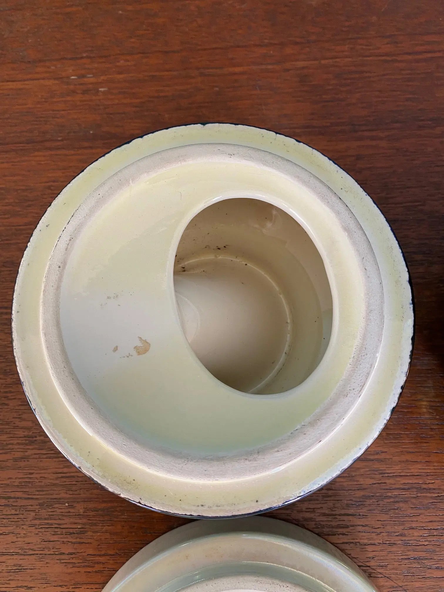 Céramique Française vintage, reflets métalliques irisés. 2 nécessaires de fumeurs, numérotées. Antiquités de France