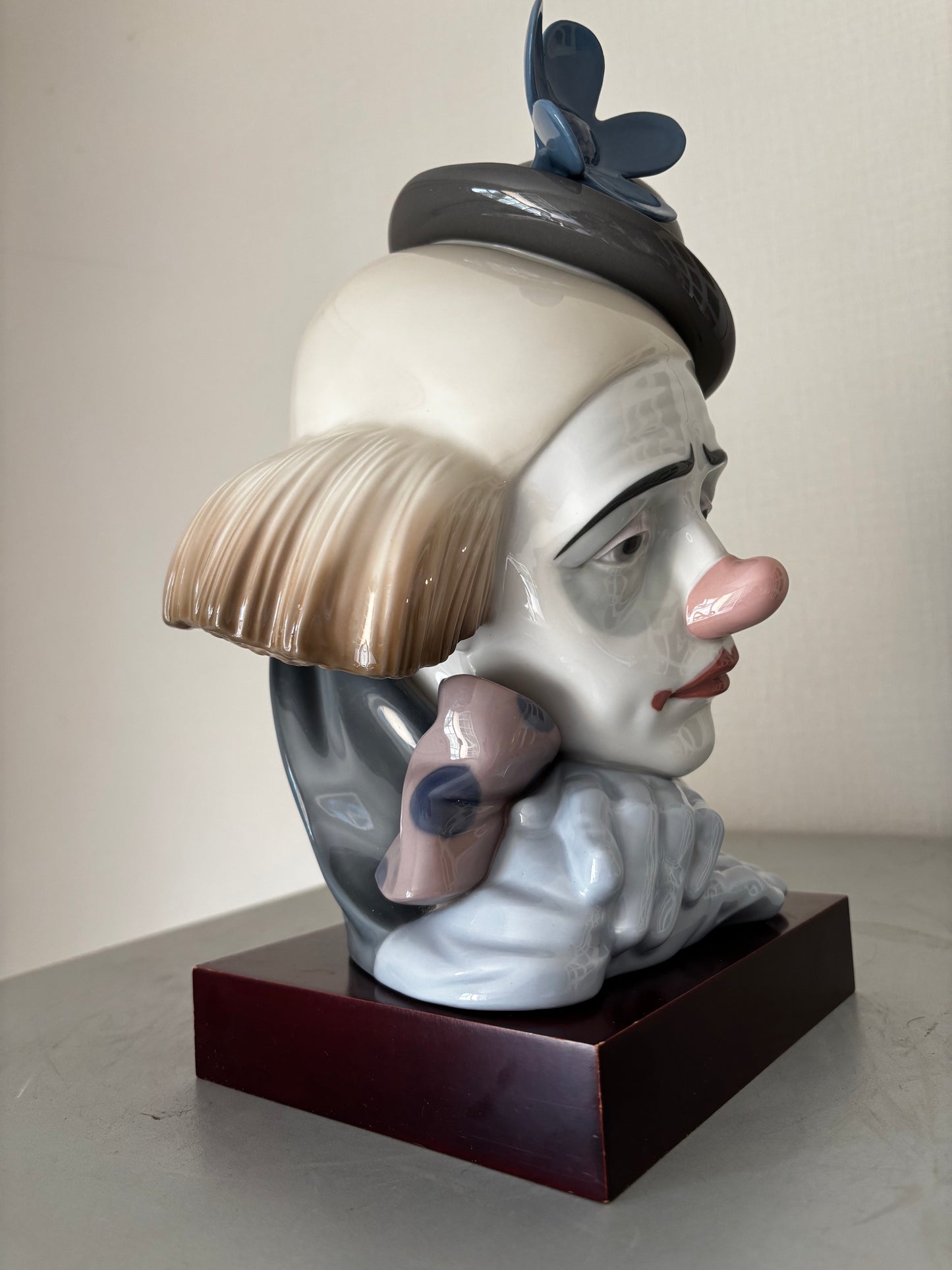 Bustes de Clowns Tristes en Porcelaine Lladró par José Puche (31 cm & 27 cm) – Pièces Vintage.